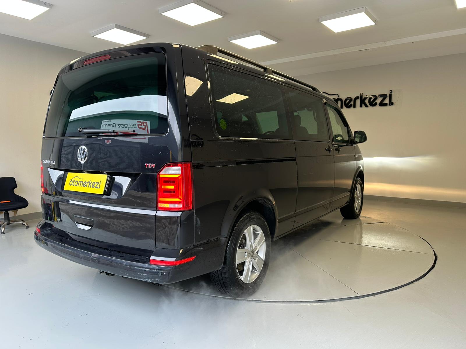 VOLKSWAGEN CARAVELLE 19